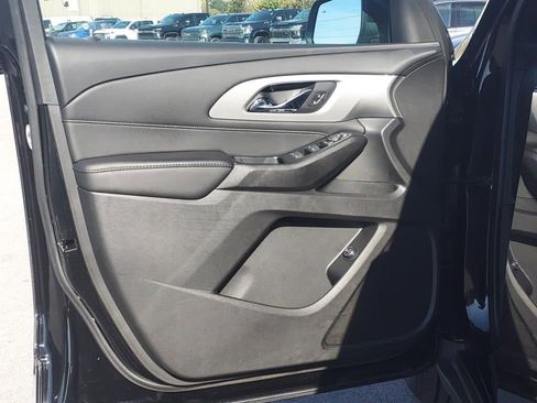 Used 2022 Chevrolet Traverse LT image 14