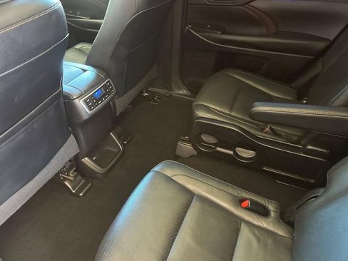 Used 2019 Toyota Highlander Limited Platinum AWD/4WD image 29