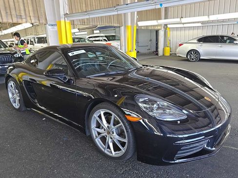 Used 2024 Porsche 718 Cayman RWD image 3