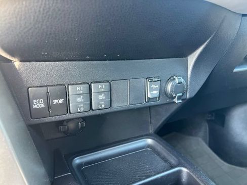 Used 2013 Toyota RAV4 Limited AWD/4WD image 17