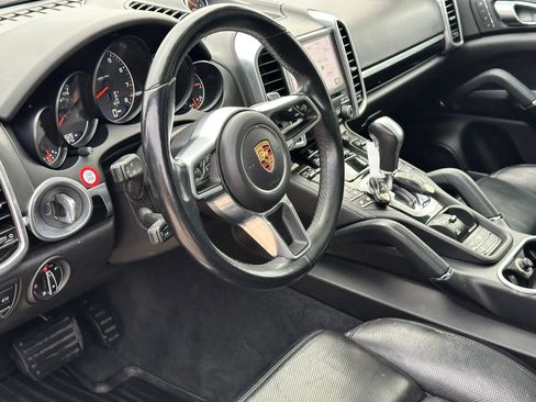 Used 2017 Porsche Cayenne image 10