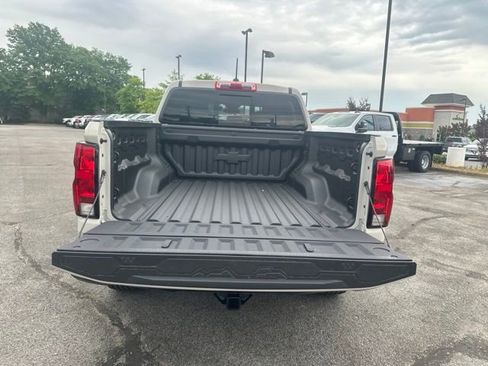 New 2026 Chevrolet Colorado Trail Boss w/ Off-Road Front Bumper Package AWD/4WD image 29