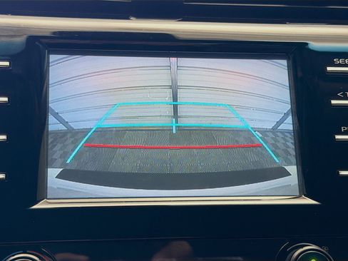 Used 2018 Toyota Camry SE image 16