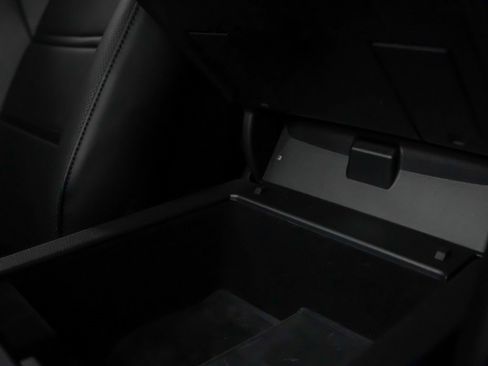 Certified 2023 Porsche Cayenne Platinum Edition image 34