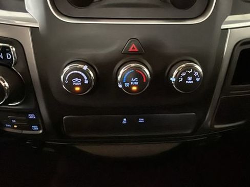 Used 2022 RAM 1500 Classic SLT AWD/4WD image 21
