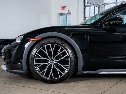 Used 2024 Porsche Taycan 4S w/ Premium Package image 9