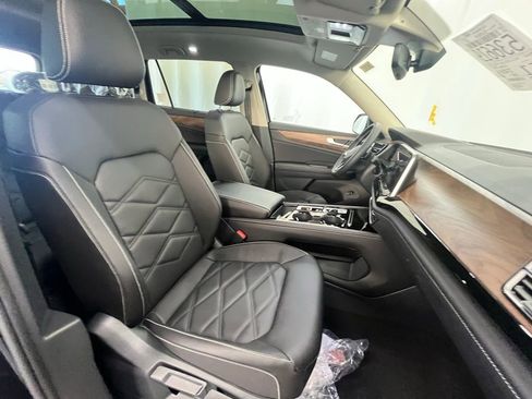 New 2026 Volkswagen Atlas SE image 12