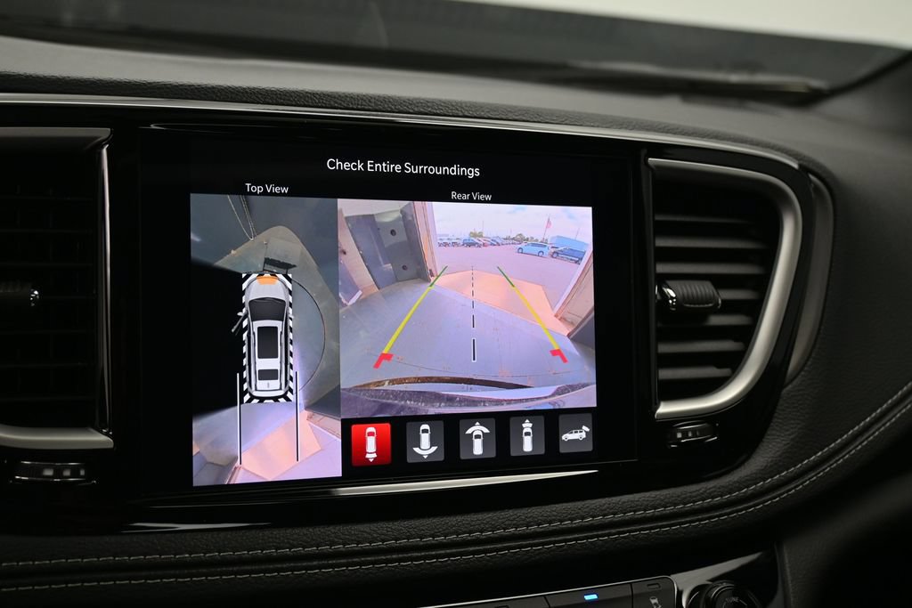 New 2027 Chrysler Pacifica Select w/ Family Tech Group FWD image 25