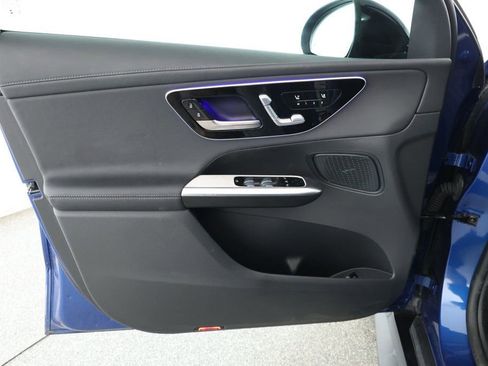 Used 2024 Mercedes-Benz GLC 300 4MATIC w/ AMG Line image 9