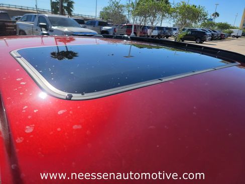 Used 2024 Chevrolet Trax RS w/ Sunroof Package image 8