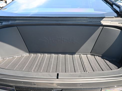 Used 2024 Tesla Cybertruck AWD Crew Cab image 33