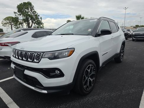 Used 2025 Jeep Compass Limited AWD/4WD image 4