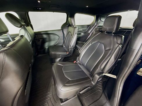 Used 2023 Chrysler Pacifica Touring-L w/ S Appearance Package AWD/4WD image 11