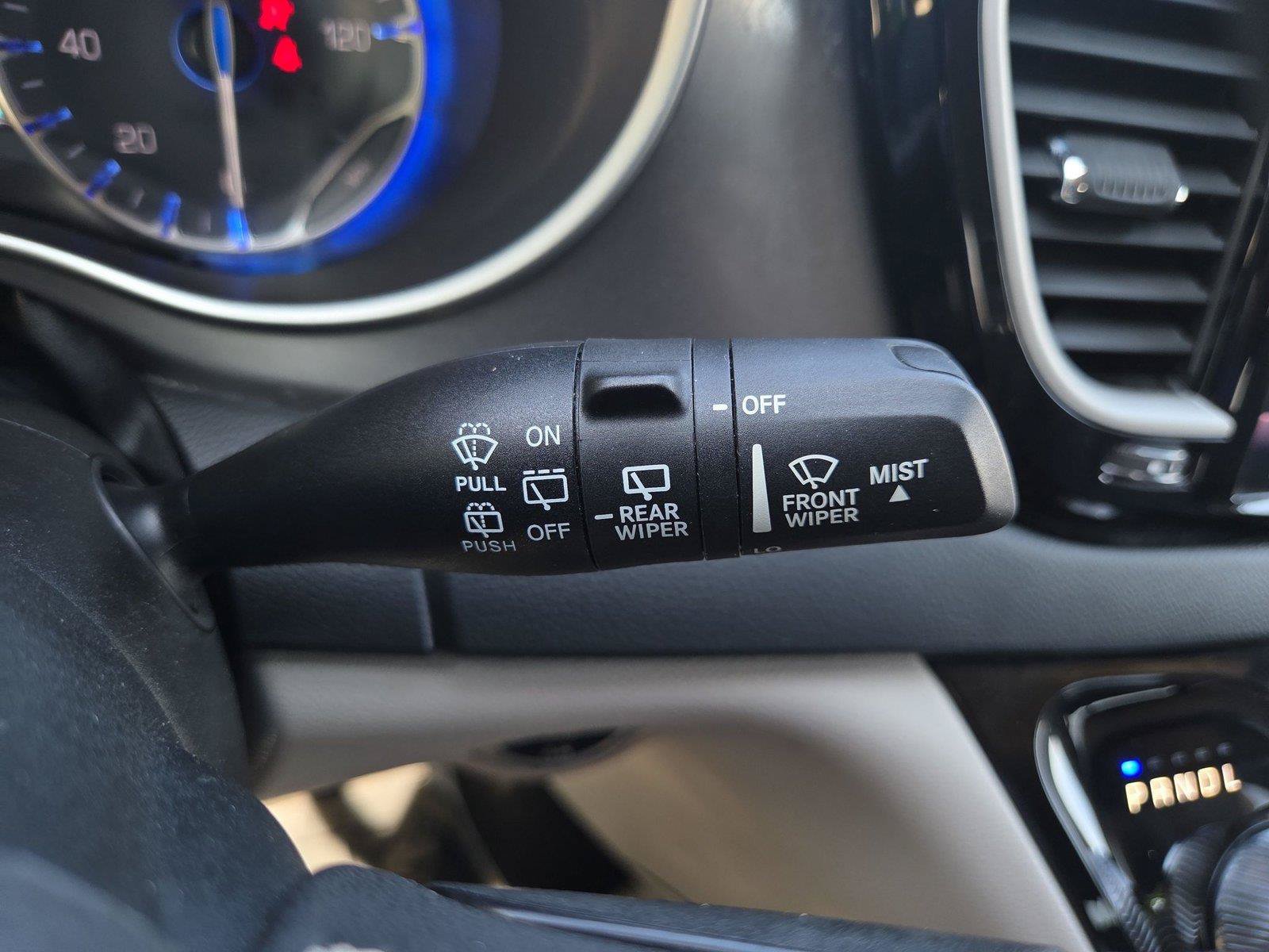 Used 2023 Chrysler Pacifica Touring-L FWD image 12