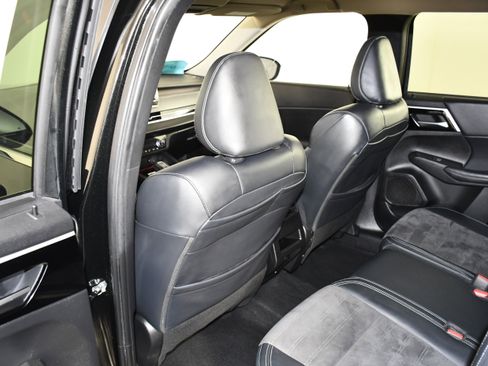 Used 2023 Mitsubishi Outlander SE AWD/4WD image 47