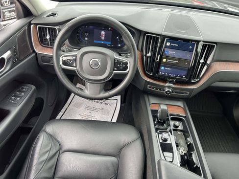 Used 2023 Volvo XC60 B5 Plus image 14