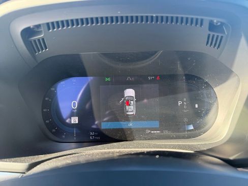 Used 2025 Volvo XC60 B5 Plus image 24