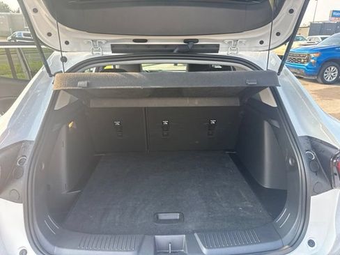 Used 2025 Chevrolet Trax LT FWD image 31
