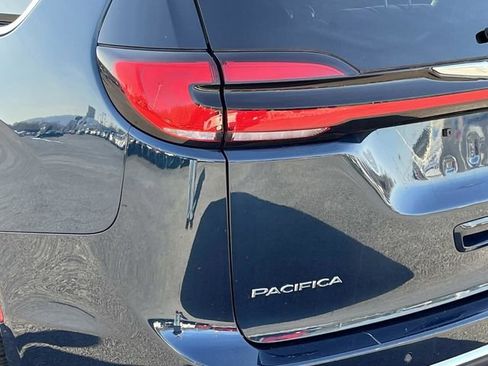 Used 2024 Chrysler Pacifica Limited FWD image 6