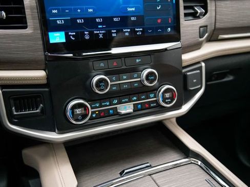 Used 2024 Ford Expedition Limited AWD/4WD image 31