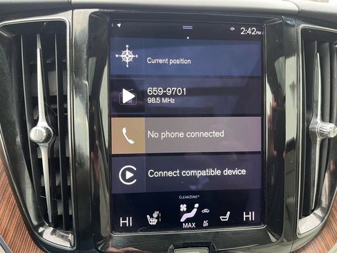 Used 2021 Volvo XC60 T5 Momentum w/ Protection Package image 9