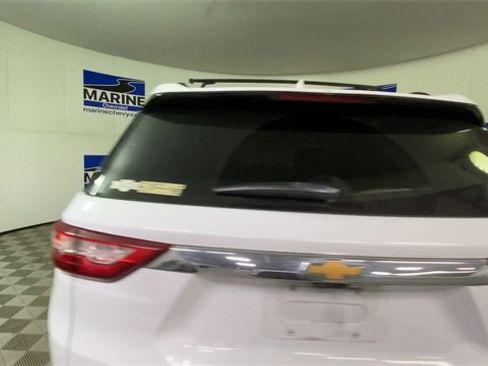 Used 2021 Chevrolet Traverse LT w/ LT Premium Package image 9