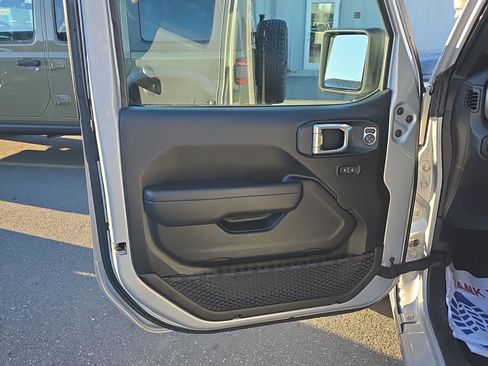 Used 2023 Jeep Wrangler Sport S image 14