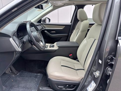 Used 2024 MAZDA CX-90 Plug-In Hybrid w/ Premium Pkg AWD/4WD image 16