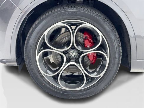 Used 2022 Alfa Romeo Stelvio Veloce image 55