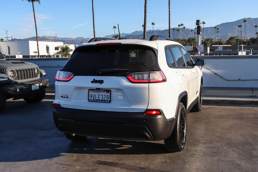 Used 2023 Jeep Cherokee Altitude Lux AWD/4WD image 9
