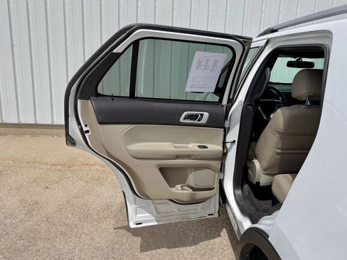 Used 2014 Ford Explorer XLT w/ Equipment Group 202A AWD/4WD image 16