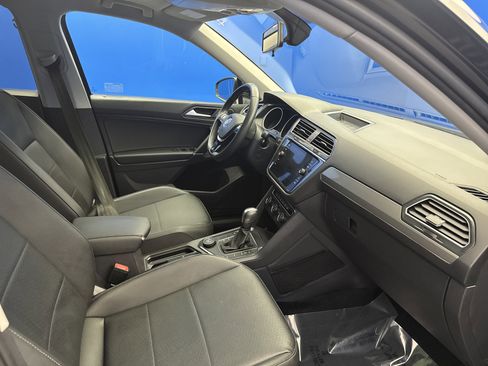 Used 2020 Volkswagen Tiguan SE image 22