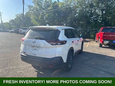 Used 2021 Nissan Rogue S FWD image 3