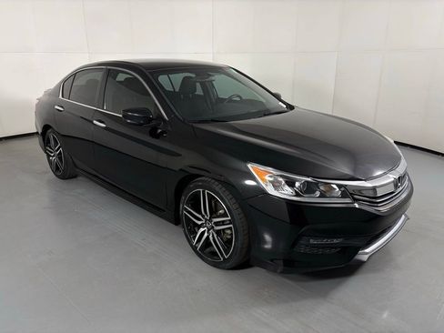 Used 2016 Honda Accord Sport image 2