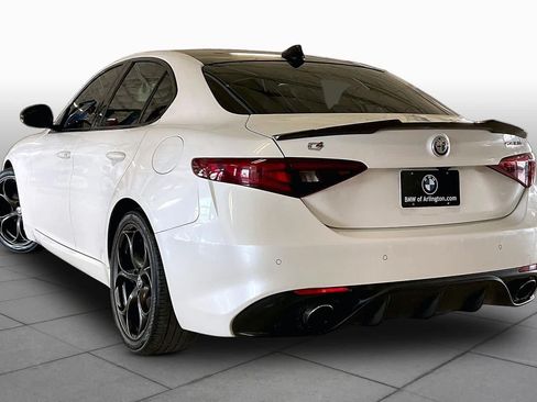 Used 2017 Alfa Romeo Giulia Ti w/ TI 19" Sport Package AWD/4WD image 11