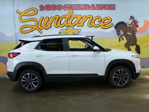 Used 2025 Chevrolet TrailBlazer LT w/ Convenience Package image 1