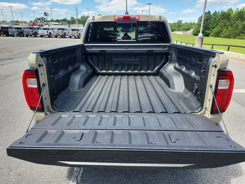 Certified 2024 GMC Canyon AT4 w/ AT4 Premium Package AWD/4WD image 11