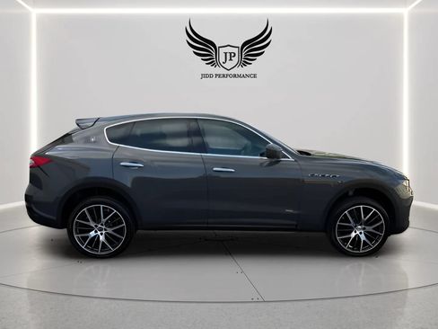 Used 2017 Maserati Levante AWD/4WD image 8