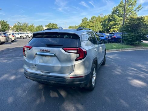 Used 2022 GMC Terrain SLE w/ Driver Convenience Package FWD image 4