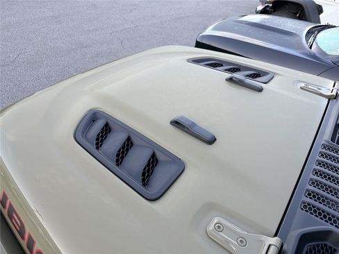 Used 2025 Jeep Wrangler Unlimited Rubicon AWD/4WD image 6