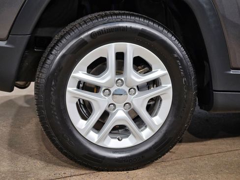 Used 2018 Jeep Compass Sport w/ Tech Group image 16