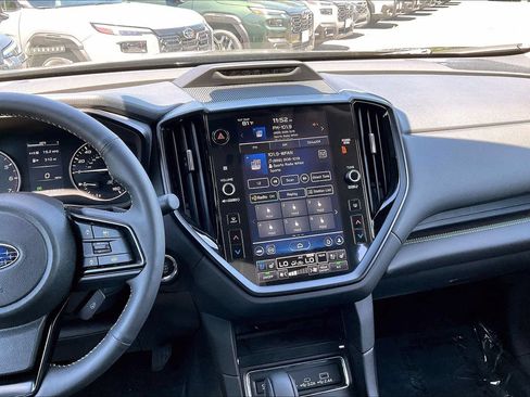 Certified 2025 Subaru Ascent Bronze Edition AWD/4WD image 6