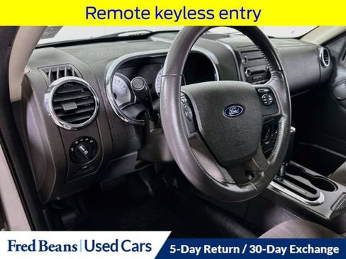Used 2009 Ford Explorer Sport Trac XLT AWD/4WD image 11