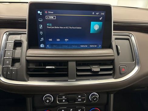 Used 2023 Chevrolet Suburban Z71 w/ Luxury Package image 39