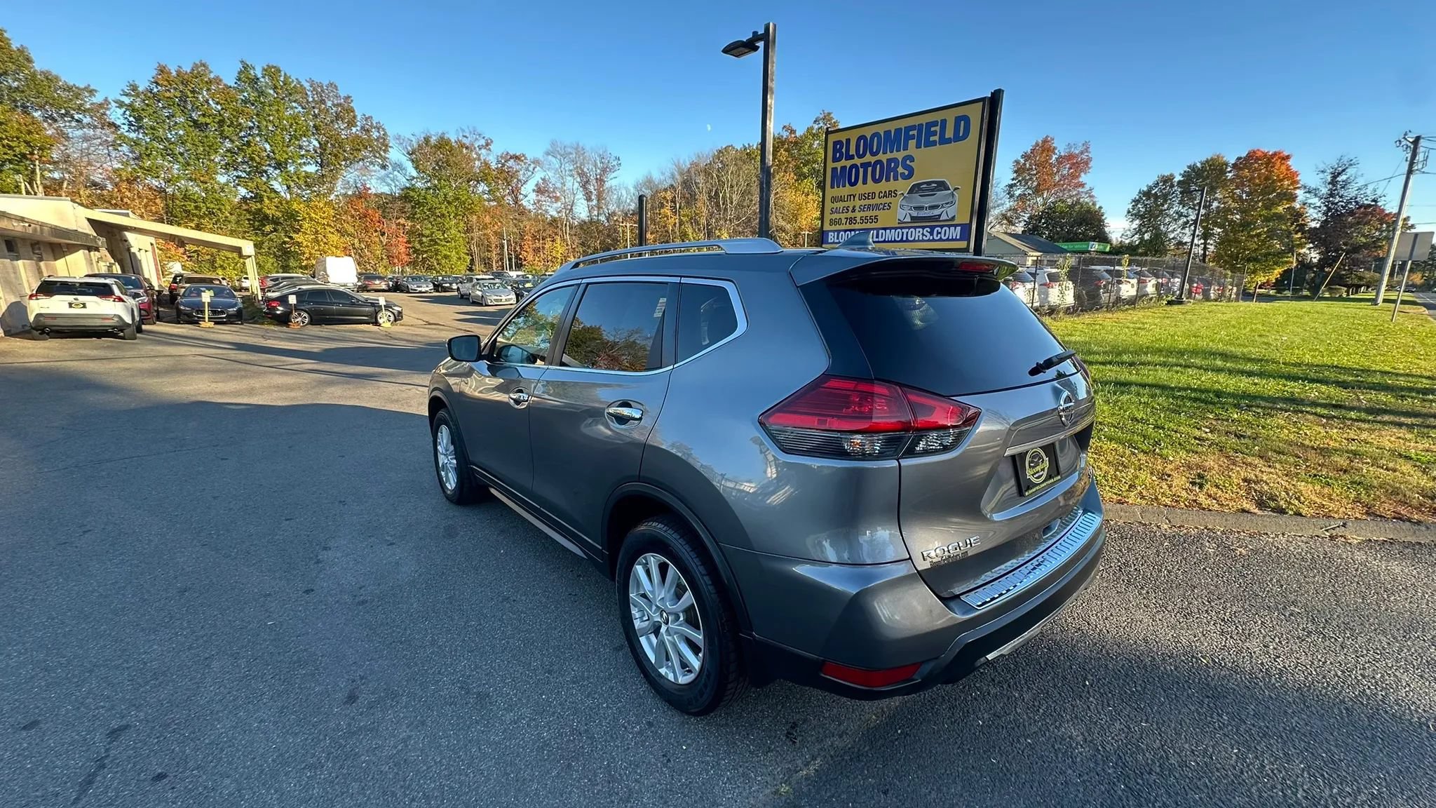Used 2017 Nissan Rogue SV AWD/4WD image 7