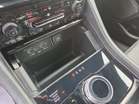 Used 2025 Jeep Grand Cherokee L Limited w/ Black Appearance Package image 36