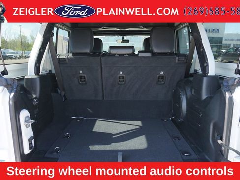 Used 2022 Jeep Wrangler Unlimited Sahara AWD/4WD image 10