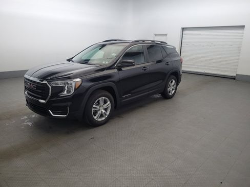 Used 2023 GMC Terrain SLE w/ Driver Convenience Package AWD/4WD image 2