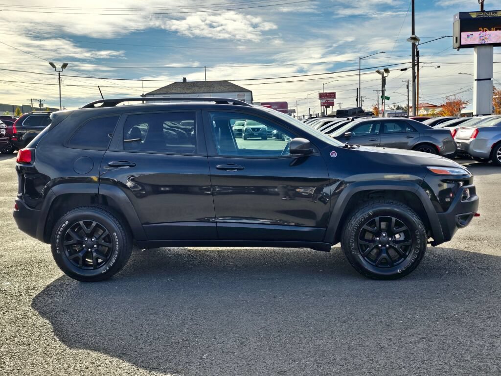 Used 2016 Jeep Cherokee Trailhawk w/ Leather Interior Group AWD/4WD image 5