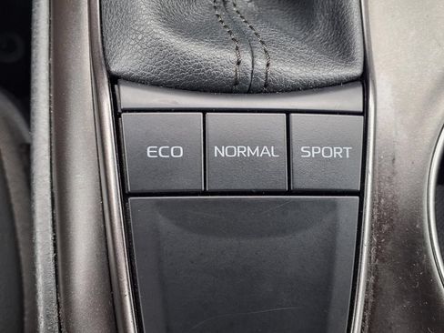 Used 2024 Toyota Camry SE FWD image 11